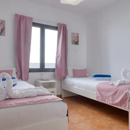 Дом отдыха Casita Luisa - Ping Pong And 300m To The By Lanzarote Ла-Санта