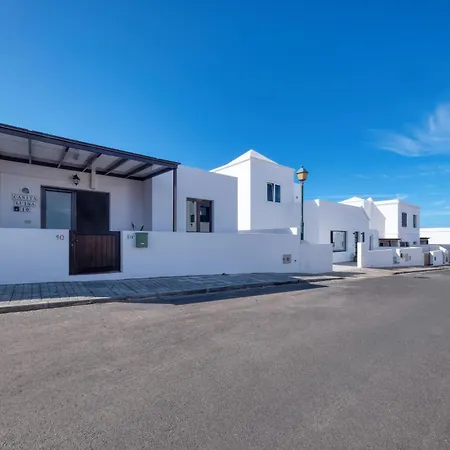 Casita Luisa - Ping Pong And 300m To The By Lanzarote Holiday home